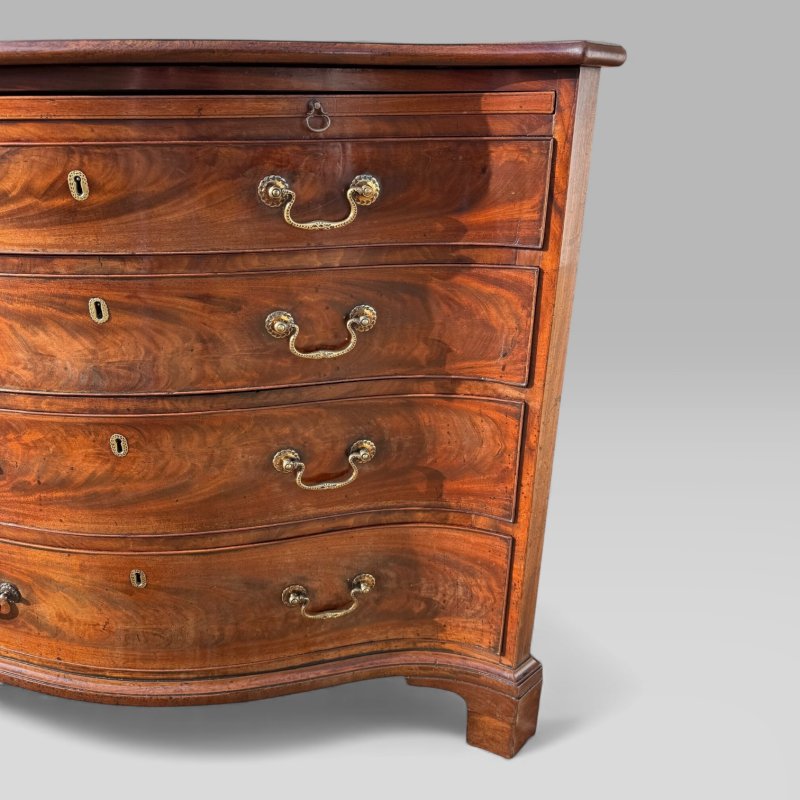 Antique Georgian 1760 Mahogany Serpentine Chest Of Drawers with Brushing Slide - Image 14